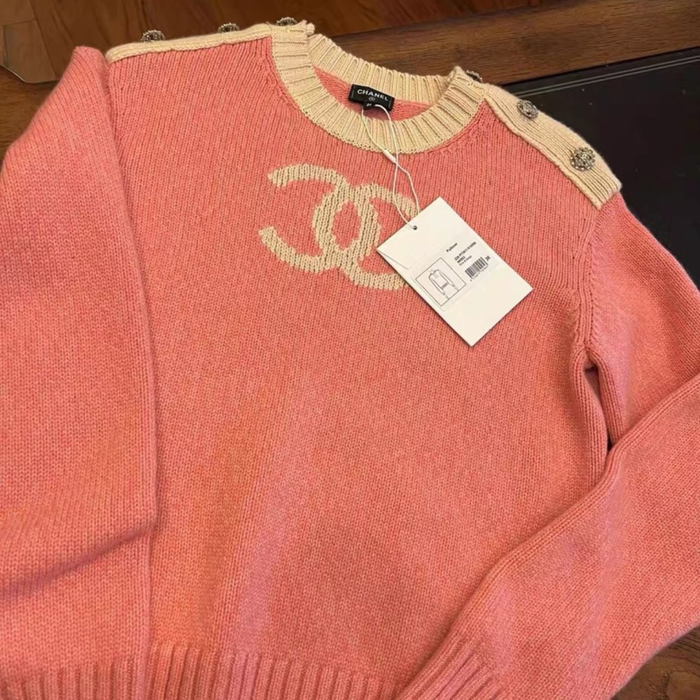Chanel sweater - Picture 2 of 2